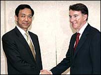 Bo Xilai, ministro do Comércio da China, e Peter Mandelson, comissário de comércio da UE