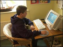 绝大多数孩子在家中上网