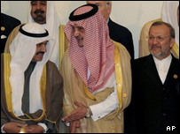 متکی در کنار وزیران خارجه عربستان و کویت