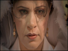 نمایی از فیلم آواهای بم ساخته "آلیونا فاندرهورست "و "ماشا اوومس"