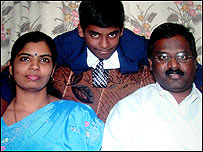 दिलीपन राज अपने माता पिता के साथ