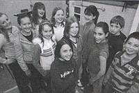 Llun o aelodau Aelwyd Abracadabra