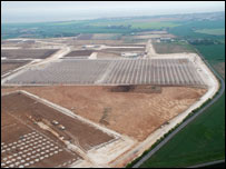 修建中的温室基地