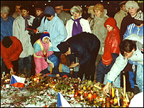 Revoluce. Zdroj fota:http://www.joewein.de/praha89.html