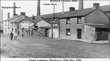 Llun o Globe Cottages yn Machynys 1956