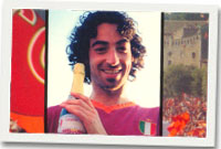 Dafydd Apolloni ar glawr ei lyfr