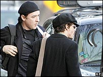 John Cusack (à esq.) e Johnny Depp