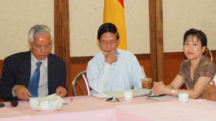 Phản đối Đàm Vĩnh Hưng