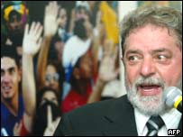 Lula durante inauguração de exposição fotográfica sobre sua vida em Lisboa, na quinta-feira
