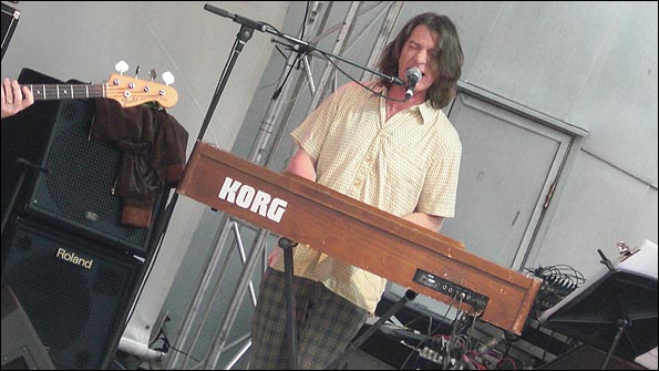 James May lookalike on the keyboard