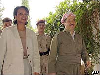 Rice anda por cidade do norte do Iraque com líder curdo