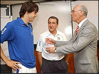 Beckenbauer (dir.) se reúne com Kaká e Parreira