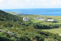 Tai ar Ynys Enlli lle bu Brenda Chamberlain yn byw