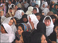 بر اساس قانون اساسی جديد افغانستان، تمامی اتباع کشور، اعم از زن و مرد در برابر قانون برابرند