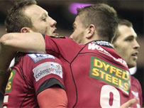 Morgan Stoddart sgoriodd gais agoriadol y Scarlets