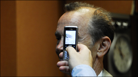 Matthew Bannister snaps a phone camera pic