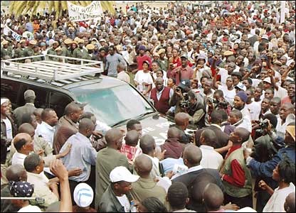 Patriotic Front supporters surround Michael Sata's car