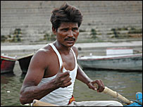 गीत गाता हुआ भुवन निषाद