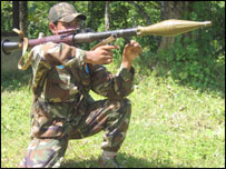 रॉकेट लॉन्चर के साथ मणिपुर का चरमपंथी