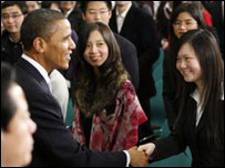 Obama me disa studentë kinezë