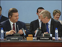 Віктор Янукович і Генсек НАТО Яаап де Хооп Схеффер