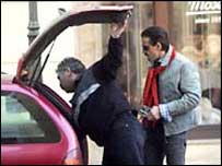 Pražský primátor Bém 'zkouší' poctivost pražských taxíkářů