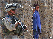 سرباز ناتو در خوست (آرشیو)