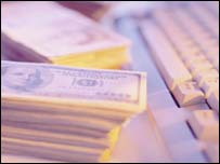 اسکناس و صفحه کليد رايانه