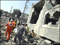 ساختمانی که هدف حمله هوايی قرار گرفت