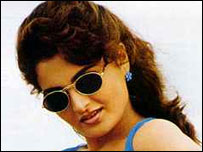 मोनिका एक फ़िल्म के दृश्य में