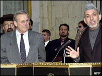 Donald Rumsfeld e Hamid Karzai