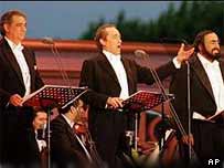 Domingo, Carreras e Pavarotti se apresentam na Grã-Bretanha