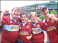 网球赛中的足球迷