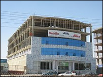 ساختمانهای نوساز در مزارشريف