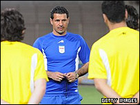 علی دایی در جلسه تمرین در منامه