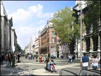 Imagem de como seria Exhibition Road sem calçadas e sinais de trânisto