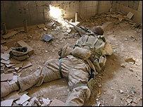 Felluce'de bir Amerikalı deniz piyadesi