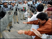 بازداشت طرفداران بوتو