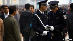 天安門廣場警察查身份證