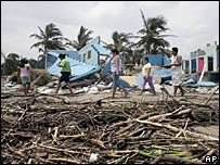 Estragos provocados pelo furacão Dean