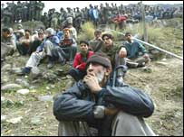 لائن آف کنٹرول پر منتظر کشمیری