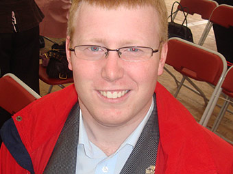 Adrian Morgan o blwy' Llandeilo Tal-y-bont