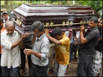 Roshen Shenaka's body being carried to his house pix by Prasad Purnimal Jayamanne