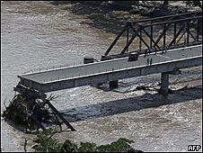 Puente derribado por las intensas lluvias