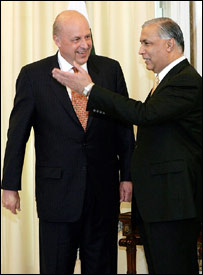 نیگرو پانٹے اور شوکت عزیز