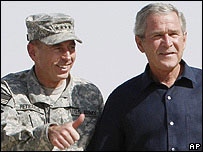 O general David Petraeus e o presidente dos Estados Unidos, George W. Bush