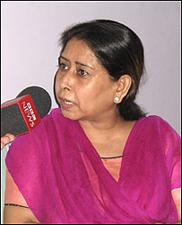 कराची में एक सामाजिक कार्यकर्ता मंगलेश शर्मा