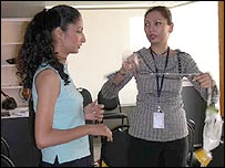 مهمانداران هواپیمایی کینگ فیشر در حال تعلیم