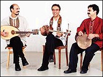 تعدادی از نوازندگان گروه دستان 