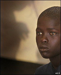 Menino espera tratamento em Tenerife